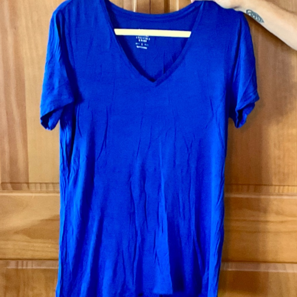 Blue V-Neck - Picture 3 of 3